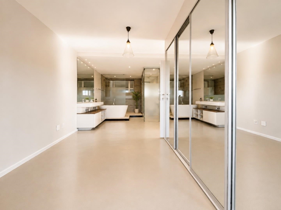To Let 2 Bedroom Property for Rent in Green Point Western Cape